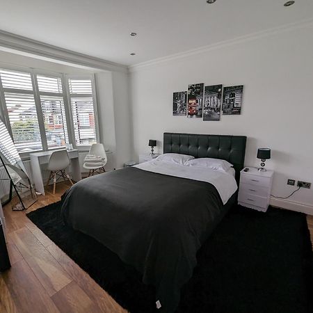 Luxury Hotel Rooms Palmers Green Bagian luar foto
